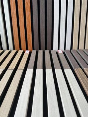 Grille en bois Akupanel Finitions de placage en bois authentique Décoration intérieure Panneau mural
