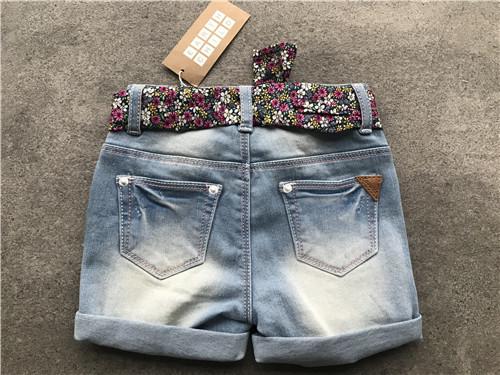 Popular Light Wash Denim Shorts / Stretchy Jean Shorts With Printed Woven Fabric Belt