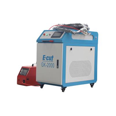 source de laser tenue dans la main de la machine RAYCUS de soudure laser de 1000W 2000W