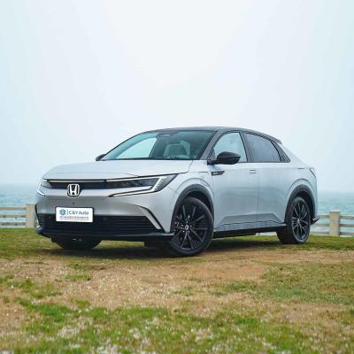 Honda e:NP2 combine les atouts de conception d'une berline et d'un VUS, et est alimenté par un seul moteur monté à l'avant avec une puissance maximale de 150 kW.