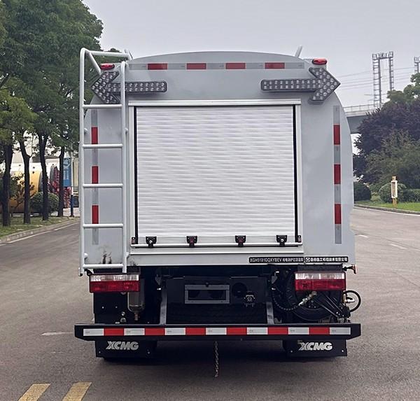 High Precision Guard Rail Truck Guardrail Cleaning Truck With Electric Working Arrow Light