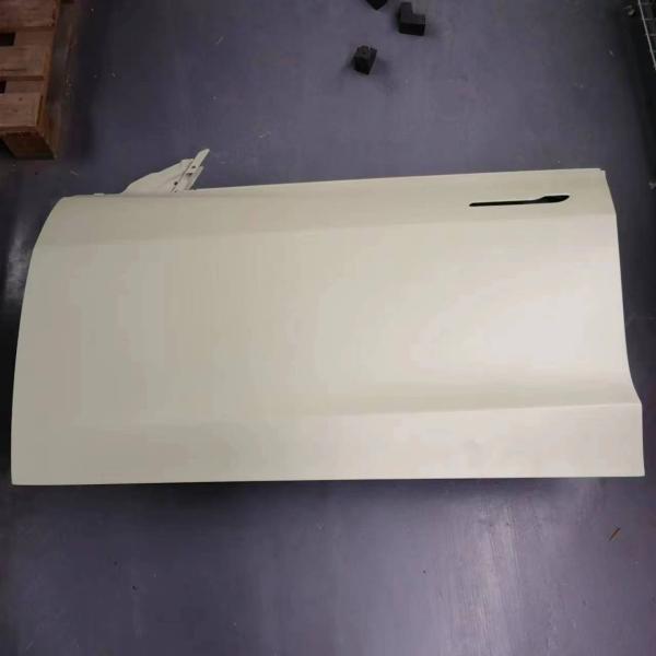 Parties automobiles pour véhicules à moteur