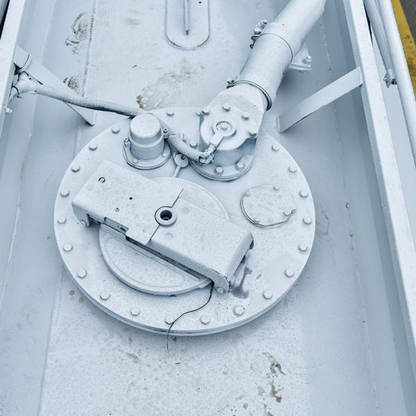 Manual Transmission Dongfeng Small 6000L Diesel Gasoline Fuel Oil Tanker Truck 5-10T GVW