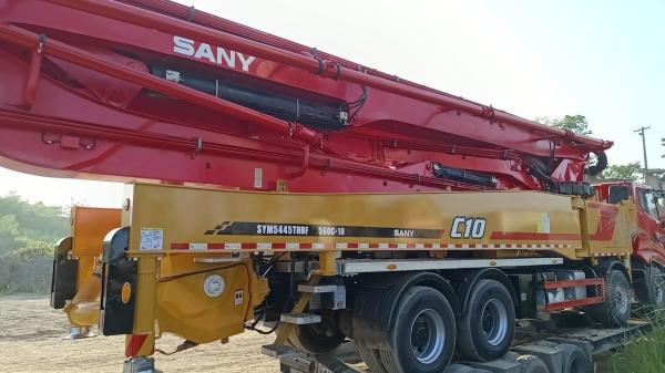 Camión de bombeo de hormigón usado de 2017 con una mezcladora de hormigón de 56 m y una bomba de hormigón