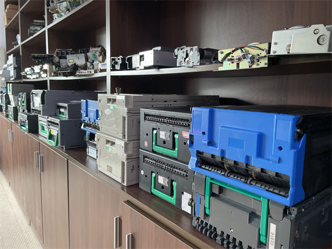 Подгонянная машина 12V кассира киоска POS обслуживания собственной личности супермаркета