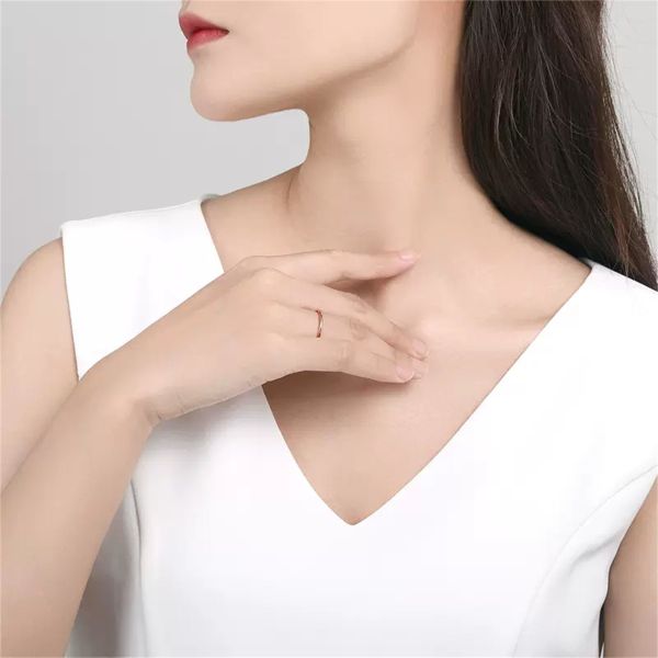 Bandas Minimalistas de Oro de 18K