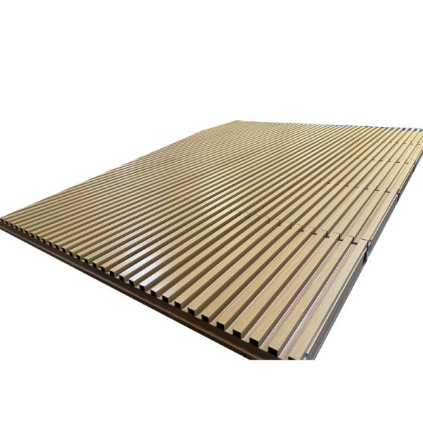 Настраиваемая секционная дверь с вентиляцией