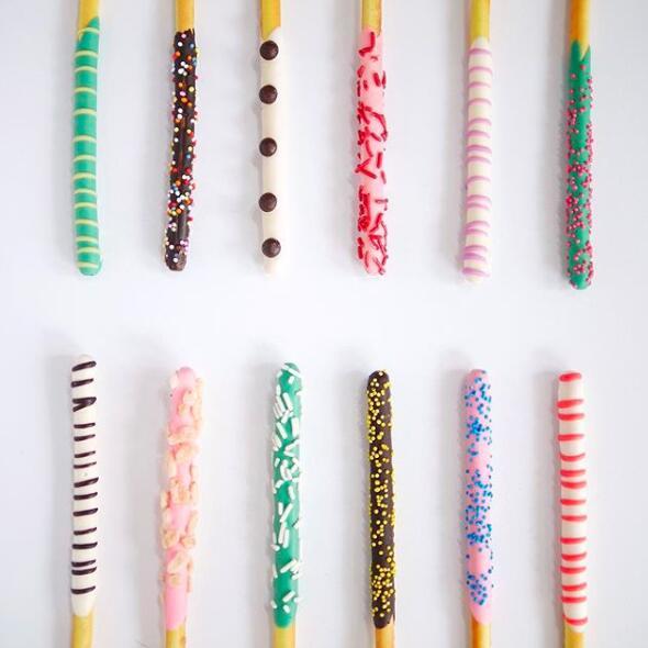 Máquina de recubrimiento de chocolate de galletas Pocky 1300kg/h con aire refrigerado para decoración de nueces