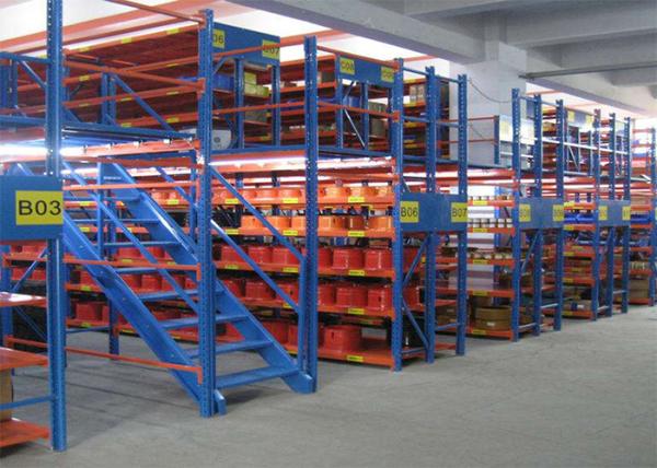 O armazenamento de aço laminado do metal estrutural arquiva a soldadura do robô da carga 500kgs