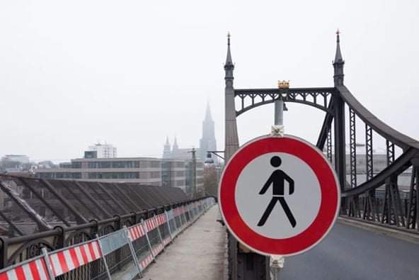 Желтая отражающая алюминиевая дорожная дорожная табличка для безопасности дорожного движения и предупреждения дорожного движения