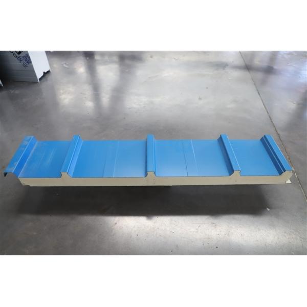 Paneles de pared para cocinas comerciales y cámaras frías en almacén