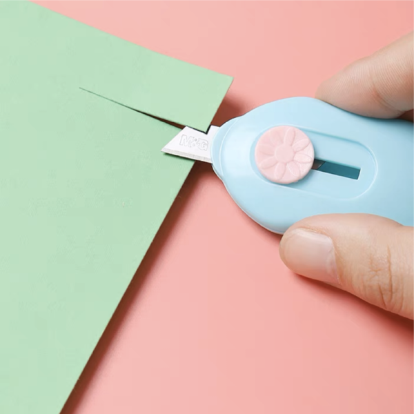 Hot Selling Mini Lovely Pocket Durable Paper Cutter Retractable Utility Knife for School and Office