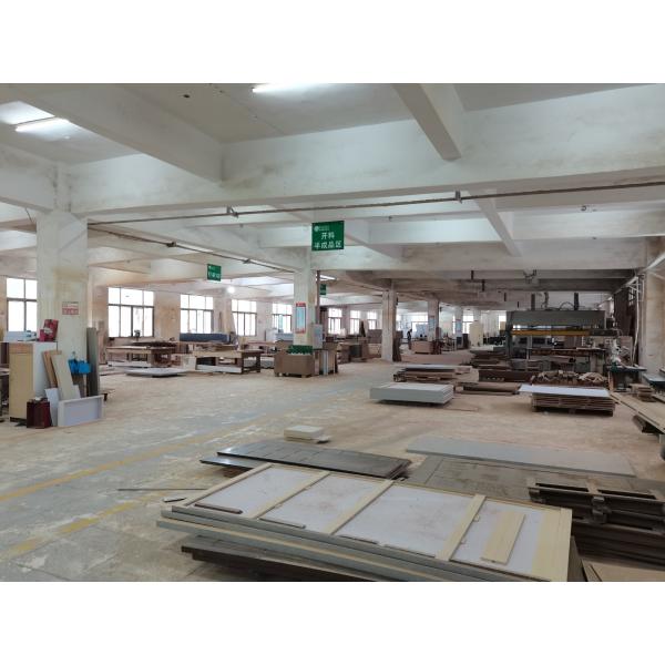 Роскошный изогнутый мраморный шкаф для украшений с электронными замками для ювелирной выставки