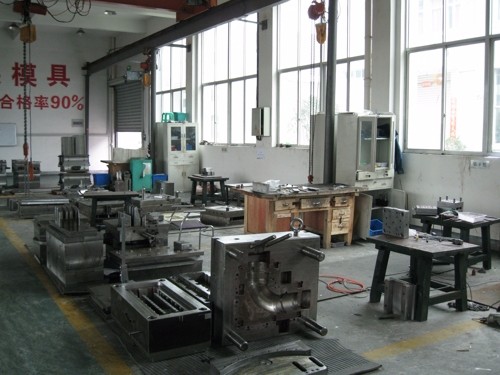 Blue Single Cavity 2316 2738 Plastic Dustbin Mould Pin Point Gate