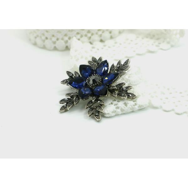 Leaf Shape Fashion Brooch Pin Sapphire Crystal Inlaid OEM ODM
