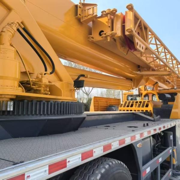 Used Truck Crane 2011 XCMG 70t 70 Tons refurbished Truck Crane