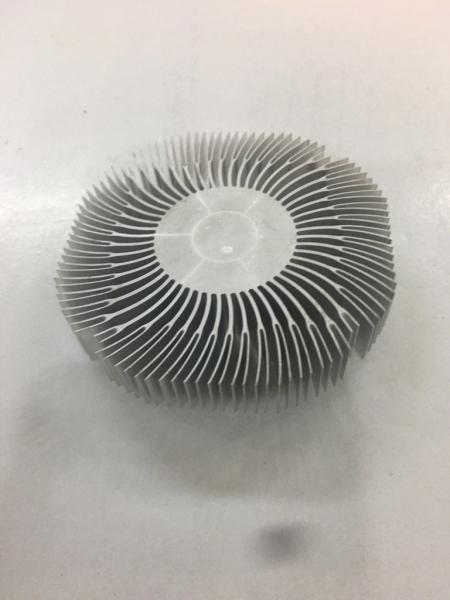 Metal de alumínio do CNC de 6063 GV que carimba o radiador refrigerando do computador dos acessórios