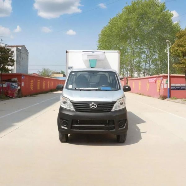 Diesel Fuel Mini Refrigerator Truck For Fruit / Vegetable Transport