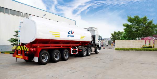 3 Axle Fuel Tanker Semi Trailer Trucks 45000 Liters 50000 Liters 60000 Liters