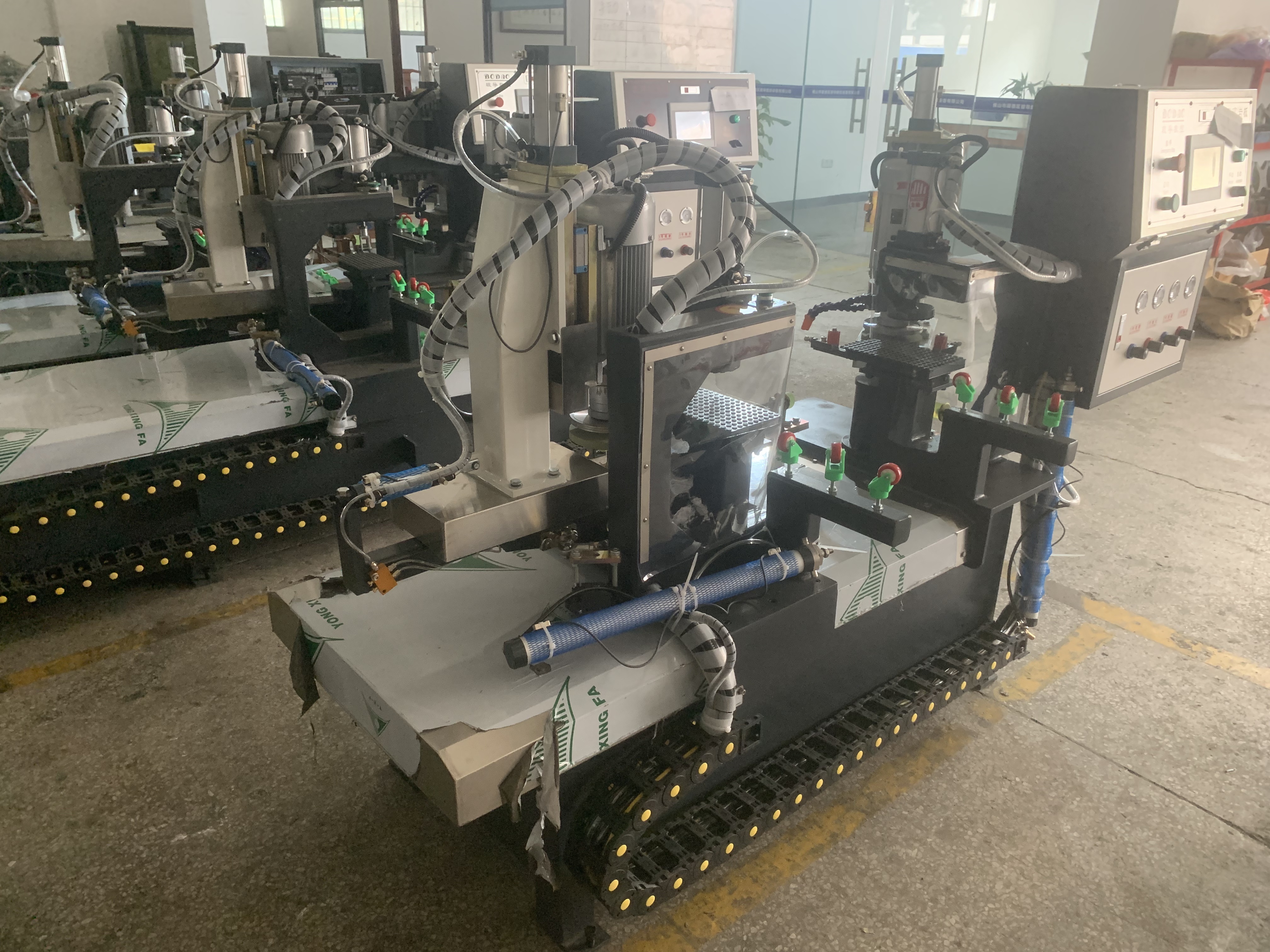 Double-head CNC PLC-controlled Glass Edging Machine For Automatic Glass round edging, Grinding, And Polishing.