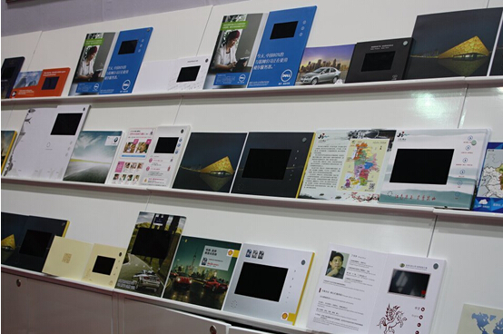 Battery Operated Custom Video Greeting Cards 7 Inch LCD Brochure For Advertisement