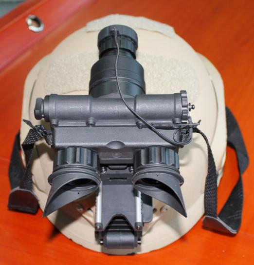 O produto é um único capacete da visão noturna do olho, tamanho pequeno, peso leve, equipado com o uso do capacete.