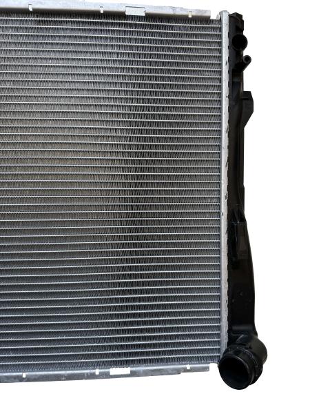 Radiador de alumínio para BMW X1 Z4 E81 E82 E84 E88 E90 17117521048 17117553111 17117521046
