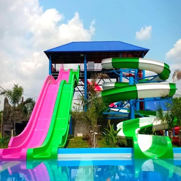 Eco Friendly Fiberglass Water Slide Perfect For Pool Exits In Water Parks And Resorts