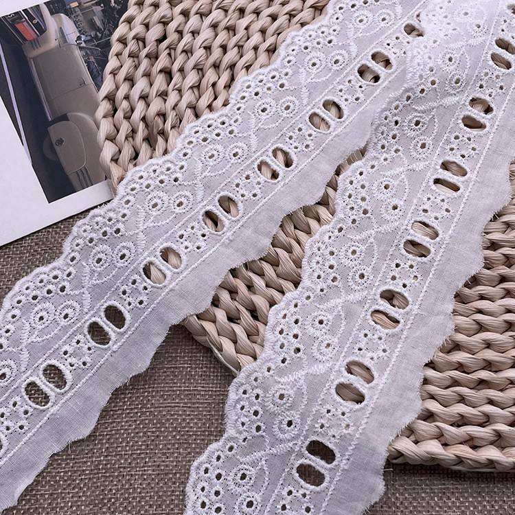 100% Cotton Floral Embroidery Lace Trim with Scalloped Edge for Garments and Home Textiles