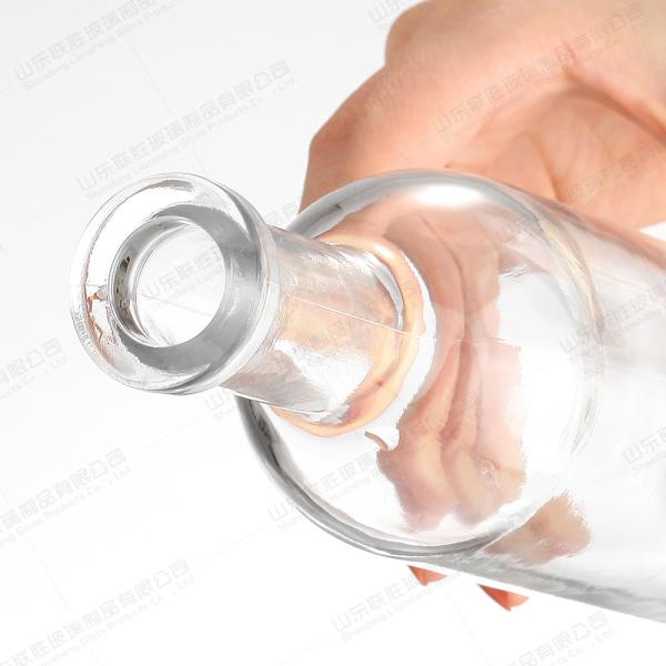 Healthy Lead Free Glass Bottles Bespoke 500ml 700ml 750ml For Brandy Vodka Rum