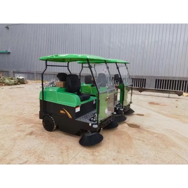 DQS15 Ideal for outdoor cleaning of garbage fallen leaves debris and other light to medium waste.