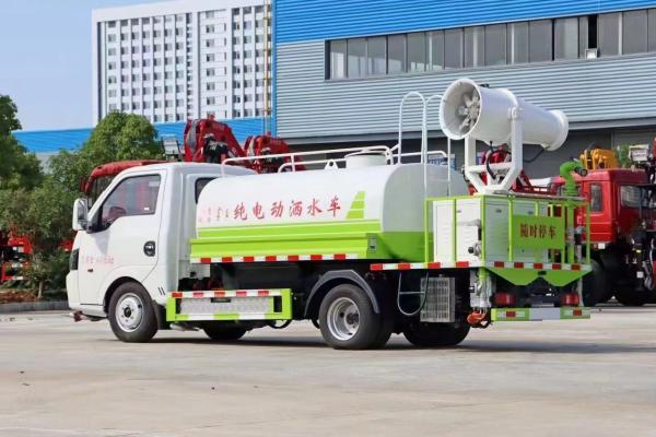 Dongfeng 4x2 5000l Water Tanker Trucks 5m3 Water Truck