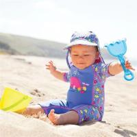 Les vêtements de bain animés de garçons placent le maillot de bain court extérieur fendu de garçon de douille de bleu
