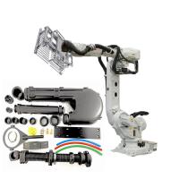 Brazo ABB IRB 6700 del robot industrial con el agarrador eléctrico robótico del vacío para manejar empaletar