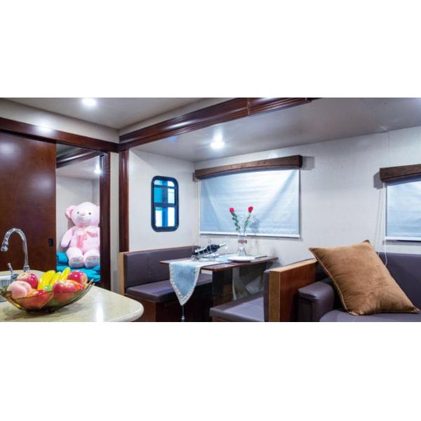 Le campeur à la maison de remorque mobile de Campervans Motorhome de fibre de verre a entièrement fourni