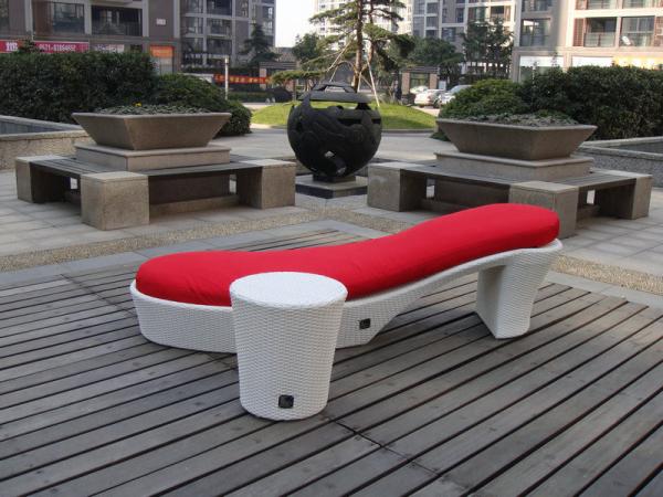 High Heel Shoes Shaped Cane Daybed , White Resin Wicker Daybed