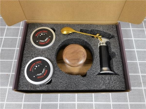 Vente à chaud Kit de fumeur de cocktail en bois avec 4 boîtes Chips de bois Torche personnaliser Kit de perfusion