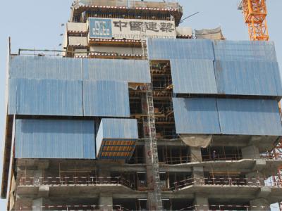 Climbing Wall Protection Panels with climbing rail and hydraulic lifting system