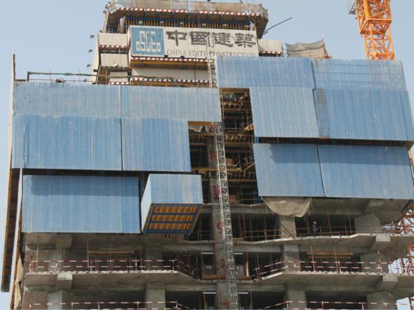Climbing Wall Protection Panels with climbing rail and hydraulic lifting system