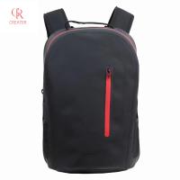 Mochila impermeável de poliéster preto com isolamento sem costura