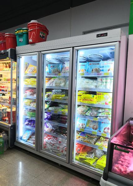 Ventilador de refrigeração Vitrine de bebidas do supermercado com portas de vidro Frigorífico remoto arrefecido a ar
