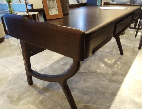 1.5m European Solid Wood Furniture Wood Writing Desk With Keyboard Drawer Two Drawers