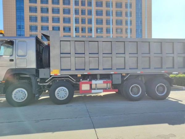 RHD 8×4 12wheels High Horsepower HOWO 26CBM Tipper Truck 380HP Low Fuel Consumption