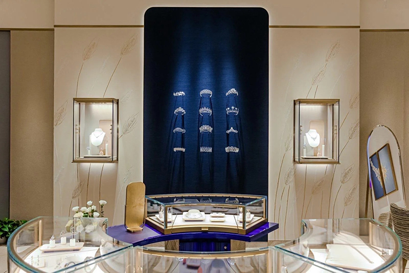 Modern Light-Luxury Style Jewelry Showroom with Ultra-Clear Tempered Glass and Full-Store Custom Design