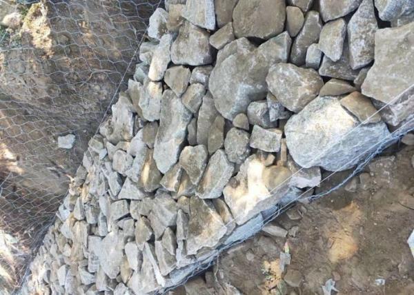 Rocks Filled River Control Galvanized Gabion Mesh