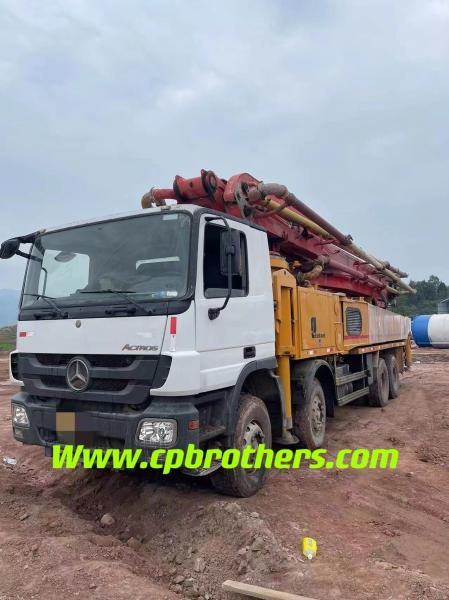Pompe montée sur un camion de 56 m Mercedes Benz Équipement de la machine 2013 Putzmeister Pompe à béton