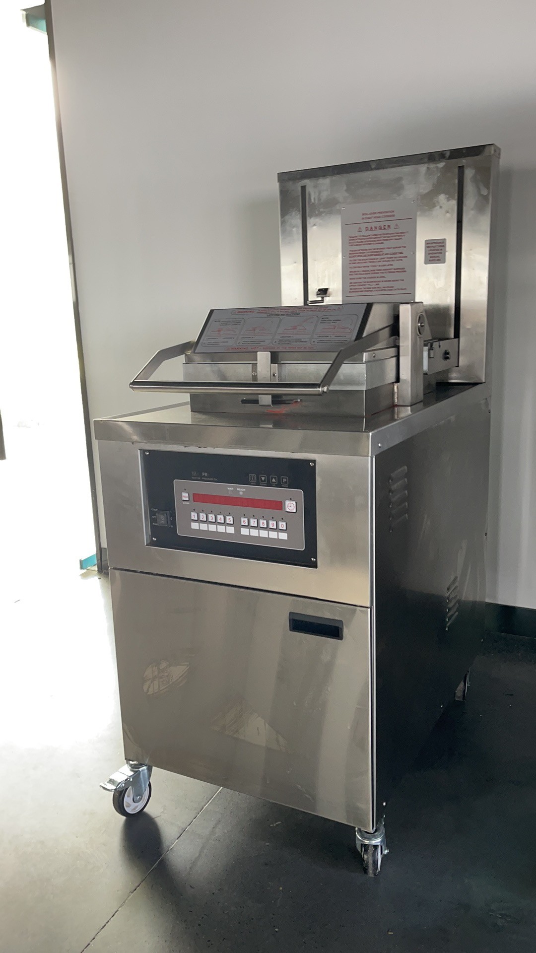 8HD Электрический 17KW 380V 55L 5 Fry Tray Большая производительность