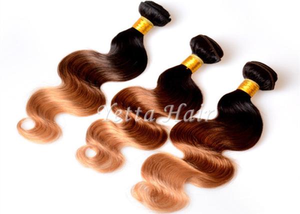 O cabelo louro de mel termina a extensão do cabelo humano de Ombre com cor de tom 3