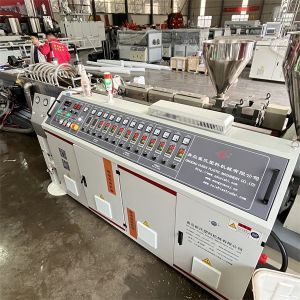 Usine de fabrication de tubes ondulés à double paroi en PEHD/PP/PVC pour le drainage et les égouts