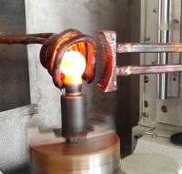 Máquina de aquecimento 120KW da indução refrigerar de água para a bola Pin Gear Hardening do eixo